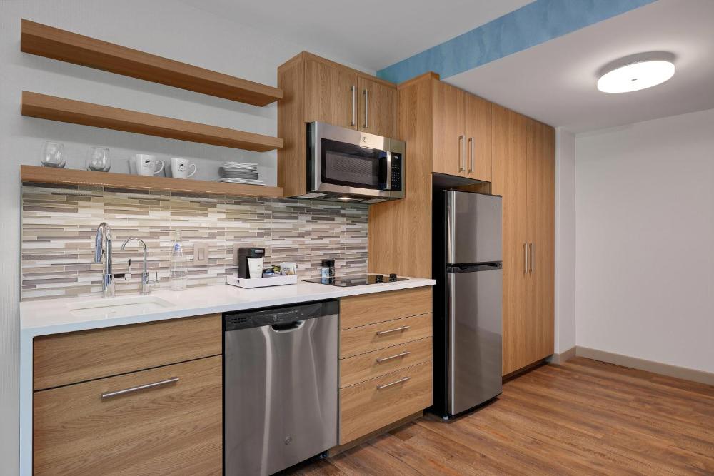 Standard King Room - Hearing Accessible interior